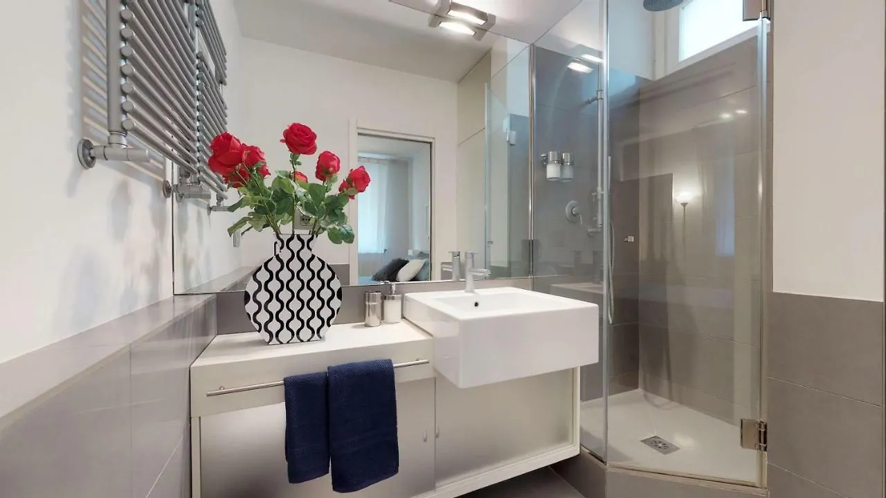 Design Apartment Near Duomo Square ミラノ