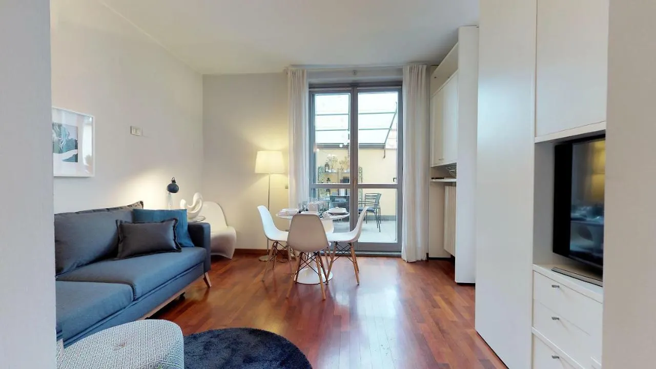 Design Apartment Near Duomo Square ミラノ