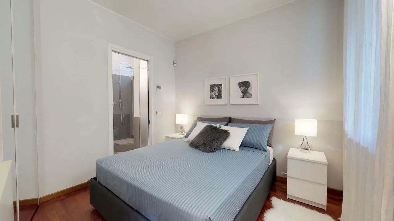 Design Apartment Near Duomo Square ミラノ