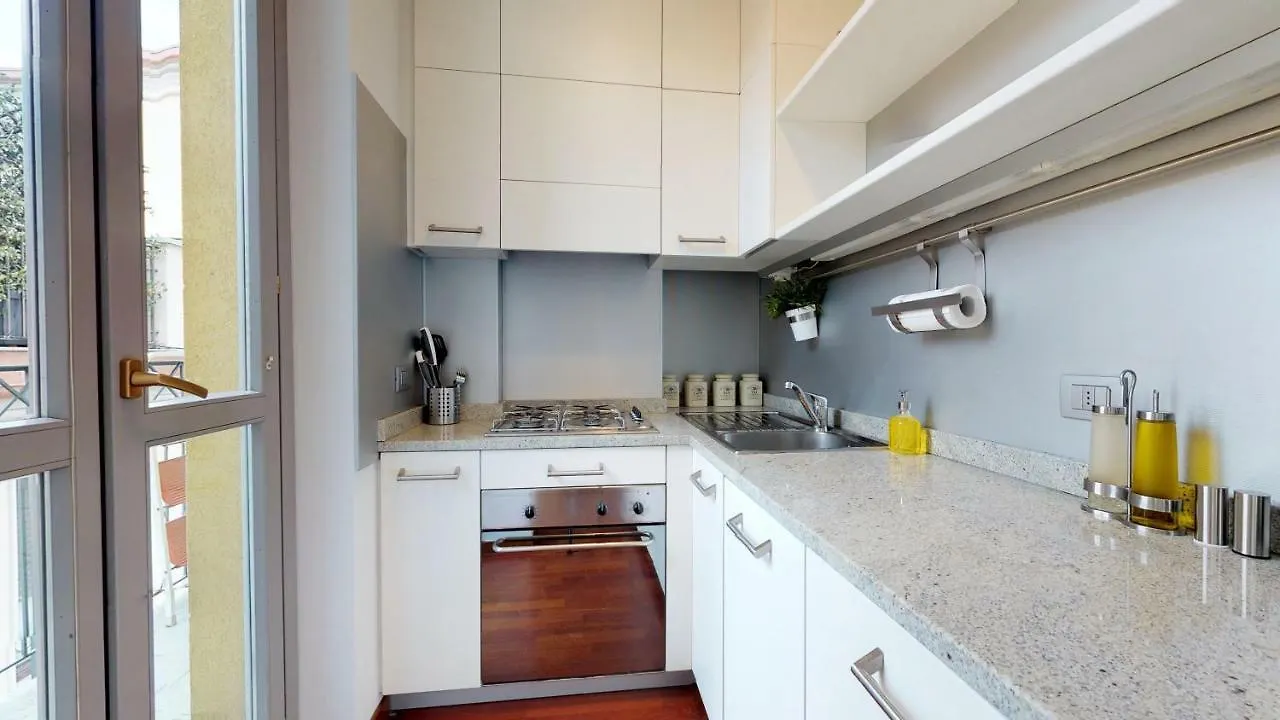 Design Apartment Near Duomo Square ミラノ 0*,  イタリア